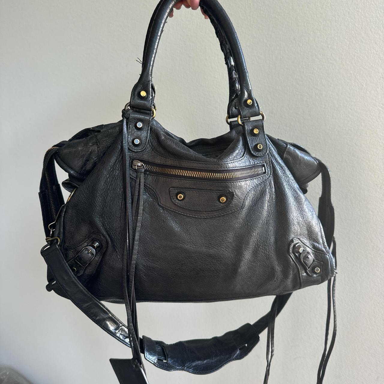 Balenciaga city bag medium in black color Preowned