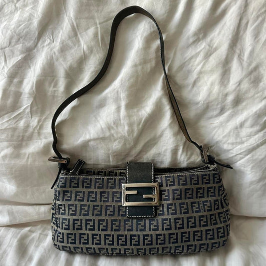 Preowned NAVY FENDI BAGUETTE