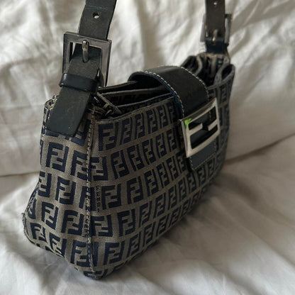 Preowned NAVY FENDI BAGUETTE