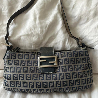 Preowned NAVY FENDI BAGUETTE