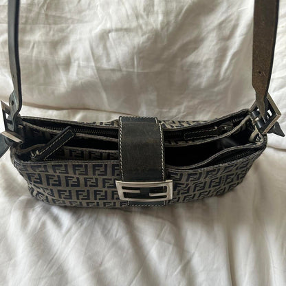 Preowned NAVY FENDI BAGUETTE