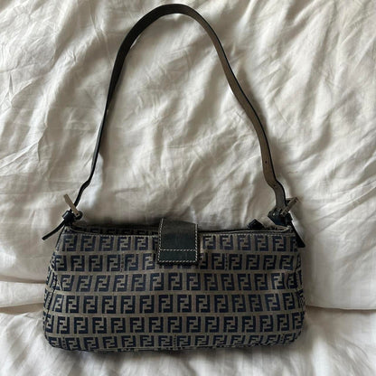 Preowned NAVY FENDI BAGUETTE